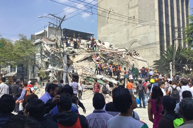 Volunteers and rescuers work at a collapsed building at Colonia Roma, Mexico City. 