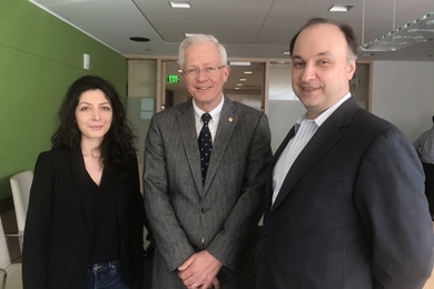 Roger Howe, William E. Ayer Professor of Engineering, Stanford University (center), with Farnaz Niroui, assistant professor of electrical engineering and computer science and Perspectives in Nanotechnology series organizer (left), and Vladimir Bulović, faculty director of MIT.nano and Fariborz Maseeh Chair in Emerging Technology (right). 