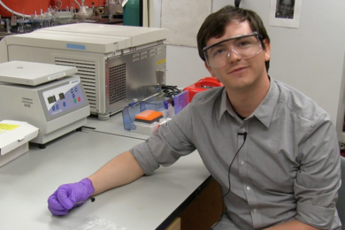 Inspired by tissue that keep mussels attached to rocks underwater, MIT graduate student Seth Cazzell (pictured) and Associate Professor Niels Holten-Andersen found that controlling pH enables reversible hydrogel formation.