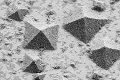 The process of how crystals form on a flat surface, as shown in this electron microscope image, has been difficult to study in detail until now.