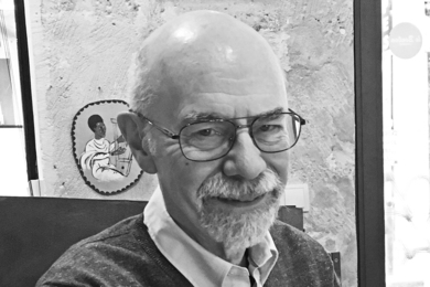 Black and white casual headshot of Steven Strang