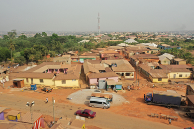 Several houses that have courtyards and many rooms, in Ghana.
