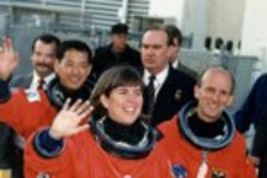 Astronaut Janice Voss walks out of the crew quarters at the Kennedy Space Center on the morning of the launch of STS-99, accompanied by Mamoru Mohri (left) of the Japanese space agency (NASDA) and Gerhard Thiele of the European Space Agency (ESA).