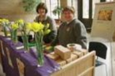 Eva Roos (left) and Susan Goldblatt of the Women's League sell daffodils in Lobby 10 to benefit the American Cancer Society.