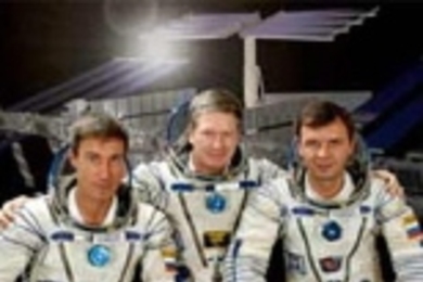 ISS Expedition One Commander and MIT graduate William M. Shepherd (center) is flanked by Soyuz Commander Yuri P. Gidzenko (right) and Flight Engineer Sergei Krikalev (left) in this crew photograph, taken during a break in training in Russia.