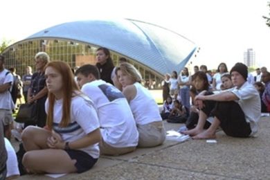 Students, faculty and staff gathered on the Student Center steps at 5 p.m. on Sept. 11 for a prayer vigil.