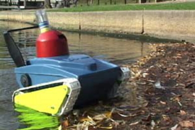 The amphibious Bonk crawls out of the water in a student video shot on Boston Common.