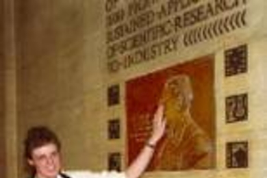 Senior Amanda Bligh rubs the nose on the George Eastman plaque.