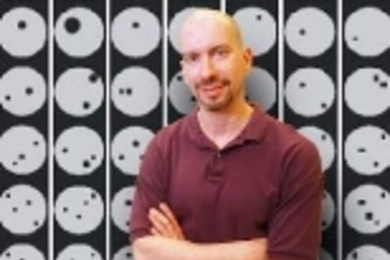 MIT Professor of Neuroscience Earl Miller and a chart showing  examples of the stimulus displays that were used to train monkeys how to judge  whether successive displays contained the same number of items.