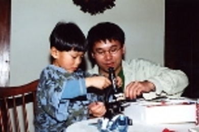 Dillon Tavitian (left) and his big sibling David Nguyen do some exploring together with a microscope Nguyen gave Dillon.