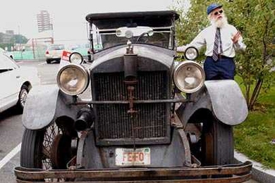 David Nergaard drove his Stanley Steamer in the AltWheels caravan from Larz Anderson Park in Brookliine to MIT on Friday, Sept. 17. He parked the steam-powered car in the Kresge Lot with two dozen other alternative vehicles.