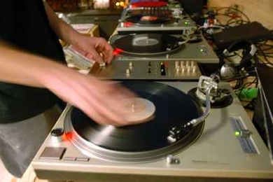 A student DJ's attempt to personalize "Yeah," Usher's 2004 hit, is tougher than it looks. With one hand on the mixer and the other spinning the record back, the student tries to juggle the beat between two recordings of the same song.