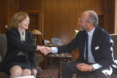 MIT President Susan Hockfield shakes hands with Dr. Gianfelice Rocca after the two signed an agreement launching the Roberto Rocca Project, which will support collaboration between MIT and Milan Politecnico.