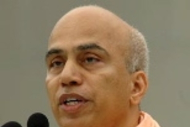 Swami Tyagananda gives the invocation at MIT's Commencement on June 3, 2005.