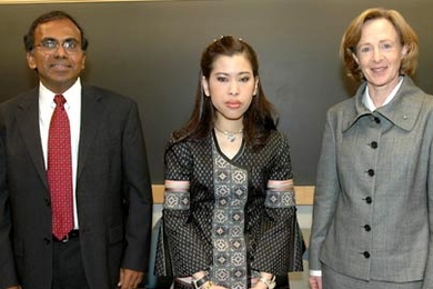 GEM4 Director Subra Suresh, Professor Dr. Her Royal Highness Princess Chulabhorn Mahidol of Thailand and MIT President Susan Hockfield pose together at the Oct. 12 launch of the Global Enterprise for Micro-Mechanics and Molecular Medicine at MIT.