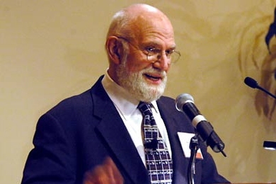Noted author and neurologist Oliver Sacks addresses a packed audience at the Hotel@MIT during a Thursday, Dec. 1, gala held by the Picower Institute for Learning and Memory to celebrate the opening of its new home in the Brain and Cognitive Sciences Complex. <a onclick="MM_openBrWindow('bcs-picower1-enlarged.html','','width=509, height=583')">
<span onmouseover="this.className='cursorChange';">Op...