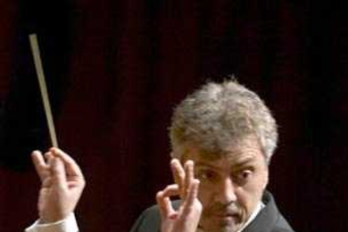 Dante Anzolini, the longtime music director of the MIT Symphony Orchestra, will conduct his farewell concert at Kresge Auditorium this evening at 8.