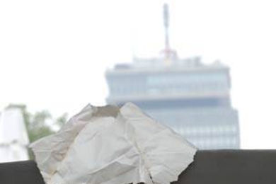 This egg-drop contestant made it only partway down -- to the top of the door into the Green Building -- then broke on impact. The egg drop contest was part of an Aug. 28 orientation event sponsored by Terrascope, a learning community for freshmen that focuses on earth sciences and the environment.  <a onclick="MM_openBrWindow('eggdrop-4-enlarged.html','','width=509, height=583')">
<span onmouseov...
