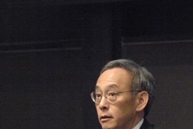Nobel Laureate and U.S. Energy Secretary Steven Chu speaks at MIT.