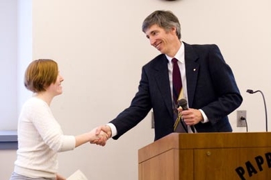 Professor Douglas Hart presents the Wunsch Award to Fiona Hughes '09.