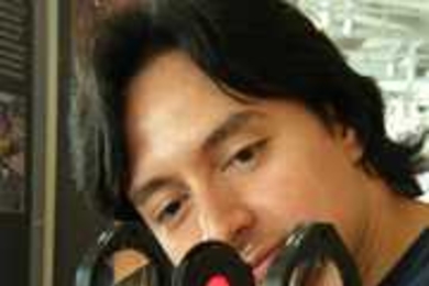 Graduate student José A. Dominguez-Caballero sets up a holopod camera designed to help scientists capture more accurate data from the deep sea. The exhibit permits visitors to capture three-dimensional images of plankton in a mini-aquarium. The camera is being developed with the 3D Optical Systems Group, Professor George Barbastathis and Dr. Cabell Davis from the Woods Hole Oceanographic Institut...