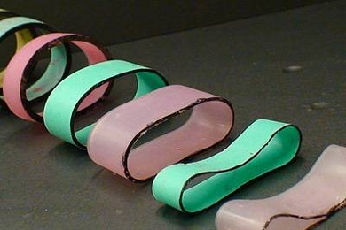 The MIT team made a variety of “ribbons” using polymers that have different degrees of flexibility.