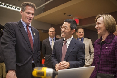 Materials science and engineering professor Yet-Ming Chiang demonstrates some applications of his work with U.S. Sen. Scott Brown (R-Mass.) as he tours the MIT Institute for Soldier Nanotechnologies with MIT President Susan Hockfield.