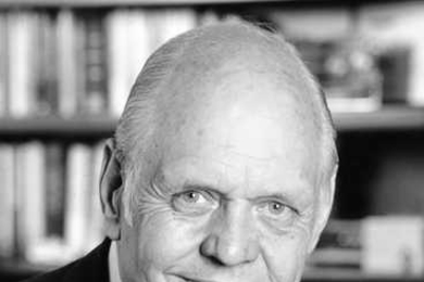 Kenneth Olsen, life member emeritus of the MIT Corporation and co-founder of Digital Equipment Corp.