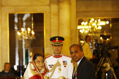 NSF Director Subra Suresh receives the Padma Shri award.
