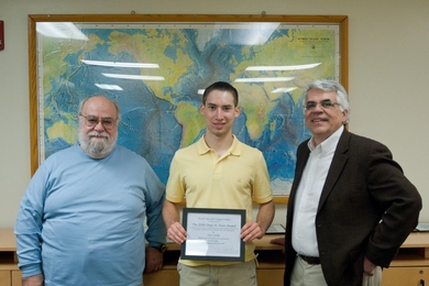 Joe Conte, center, 2010 winner of the Dean Horn Award, with MIT Sea Grant Director Chrys Chryssostomidis, left, and Professor Mike Triantafyllou.