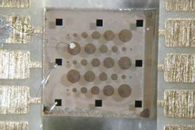 The researchers’ experimental setup consisted of a sample of the lanthanum aluminate-strontium titanate composite, which looks like a slab of thick glass, with thin electrodes deposited on top of it.