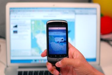 When Deep Shot transfers an open application to a cellphone, it automatically resizes the application window to match the framing of the photo.