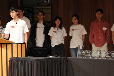 From left to right (background): Charles Hsu, Semon Rezchikov, Grant Robinton, Jenny Cheng, Clara Park, Jonathan Chien, Divya Arcot; presenting, Kenneth Hu.