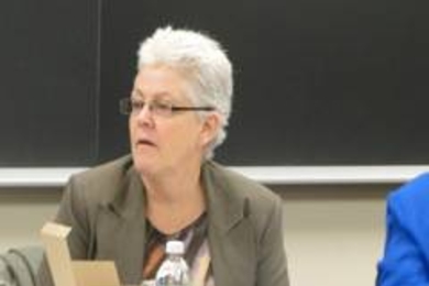 EPA's top air official, Gina McCarthy, leads roundtable discussion.