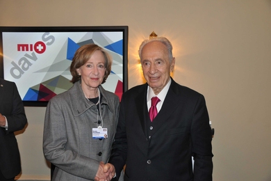 Hockfield and President of Israel Shimon Peres, who attended the MIT neuroscience breakfast.