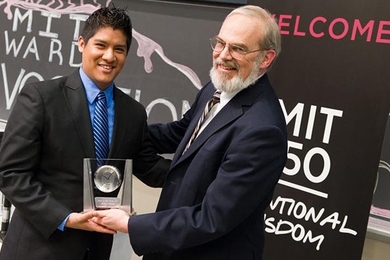 Chancellor Grimson presents the Albert G. Hill Prize to Ruben Alonzo ’11.