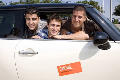 Sloan Fellow Noam Margalit, right, with Car2Go Ltd. founders Benjamin Ninio, center, and Jonathan Gadish.