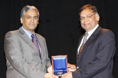 Anantha Chandrakasan, left, receives the 2013 IEEE Donald O. Pederson Award from IEEE Solid-State Circuits Society president Rakesh Kumar at the 60th Anniversary Plenary Session of the IEEE International Solid State Circuits Conference awards presentation on Feb. 18.