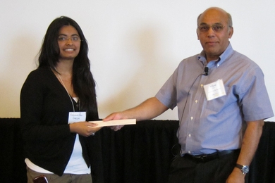 Aakanksha Sarda receives the grand prize check for 'WhichClass' from MIT Office of Educational Innovation and Technology Director Vijay Kumar at the iCampus Student Competition final award event held on May 17.