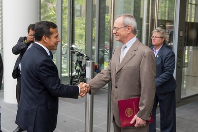 MIT President L. Rafael Reif (right) greeted President Ollanta Humala of Peru.