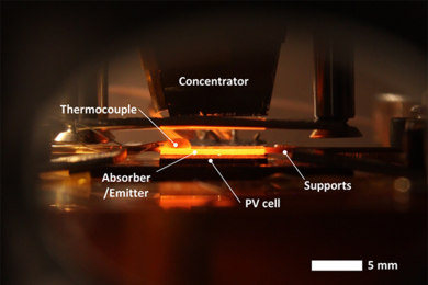 Cross-sectional view of an operating solar thermophotovoltaic (STPV) device shows the glowing side of the absorber/emitter substrate. By using photonic crystals and controlling absorption and emission wavelengths, Andrej Lenert and colleagues at MIT were able to maximize heat to electric conversion and minimize energy loss. 