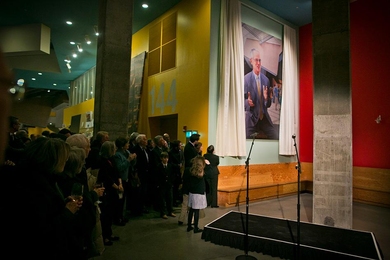 A portrait of President Charles M. Vest by artist Jon R. Friedman is unveiled at the Stata Center, as guests including Vest's son, daughter, widow, and grandchildren look on.