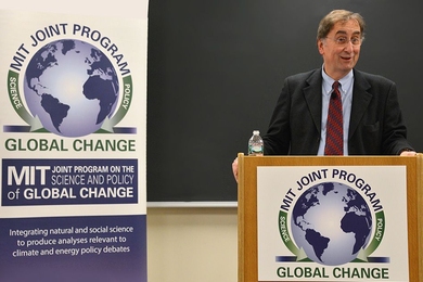Janos Pasztor, senior advisor to the U.N. secretary-general on climate change, at one of five daily talks on international climate change negotiations that he presented at MIT. 