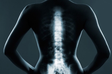 Researchers designed and tested several types of optical sensors that could be placed at the tip of an epidural needle and determined that the best is one that relies on Raman spectroscopy. This technique, which uses light to measure energy shifts in molecular vibrations, offers detailed information about the chemical composition of tissue.