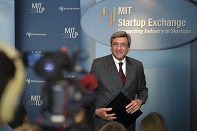 Executive Director of Corporate Relations and the Industrial Liaison Program Karl Koster welcomes startup and industry participants at a recent STEX workshop at MIT's Industry Meeting Center.