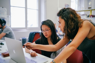 MIT-France student intern Annie Dai (seated) spent a summer at Plume Labs.