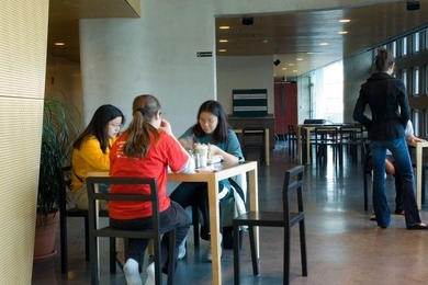 Students eating in the Simmons Dining Hall