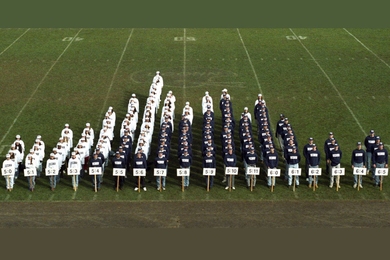 This photo represents the bell curve of women's and men's heights. It was created in 1994 by Linda Strausbaugh, professor of molecular and cell biology at the University of Connecticut.