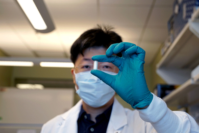 Junwei Li holds a capsule