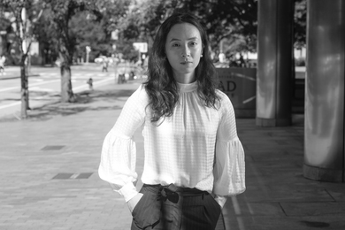 Monochrome portrait of Xinyi Zhang outside 